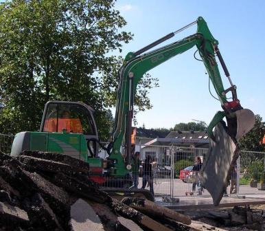 bagger mit asphalt